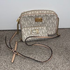 Michael Kors Jet Set Large Crossbody + Wristlet Wallet